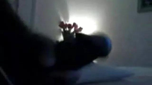 XXX χωρίς εγγραφή  Μοντέλο ήμουν σε μαύρο καλσόν χωρίς παντελόνι χαϊδεύοντας τα λεπτά πόδια δωρεαν πορνο της