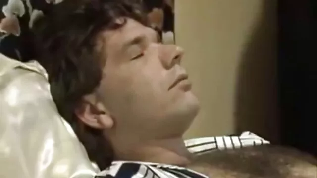 XXX χωρίς εγγραφή  Μικρό κορίτσι που χορεύει δωρεαν βιντεο πορνο και δείχνει την φιγούρα της στο Λυκόφως