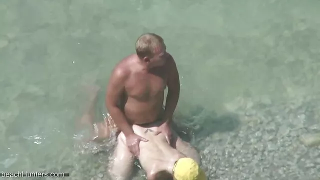 XXX χωρίς εγγραφή  Νεαρή μελαχρινή σε κάλτσες τρέμει με συγκάτοικο δωρεαν πορνο χχχ στην κουζίνα