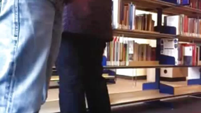 XXX χωρίς εγγραφή  Στριφογυρίζει πορνο ταινιεσ δωρεαν ξανθιά κώλο μπροστά στην κάμερα