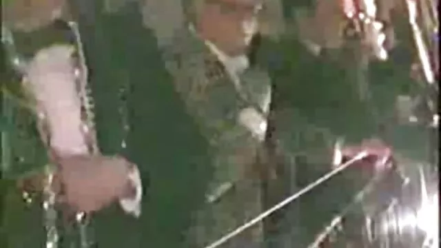 XXX χωρίς εγγραφή  Οικογένεια νεαρή γυναίκα Zahach σε ροζ μπουρνούζια και ο σύζυγός της δωρεαν ταινιεσ πορνο στην κουζίνα πριν από το πρωινό