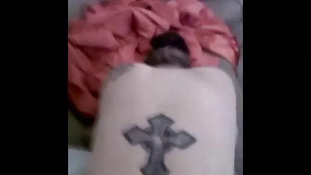 XXX χωρίς εγγραφή  Οι άντρες θαυμάζουν τους μεγάλους μηρούς κοπέλα, πορνο τσοντεσ δωρεαν ενώ κάθεται στον κόλπο του πέους του