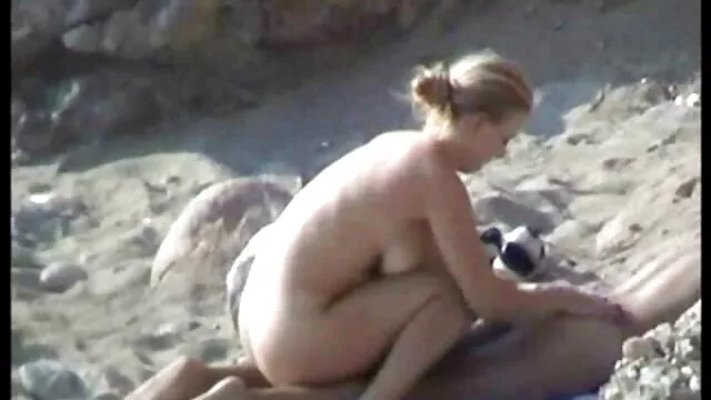 XXX χωρίς εγγραφή  Το μουνί της πλήρους MILF groped χρησιμοποιώντας πορνο τσοντεσ δωρεαν μηχανή του σεξ μπροστά στην τηλεόραση