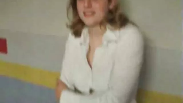 XXX χωρίς εγγραφή  Σαγηνευτική ξανθιά σε πορνο τσοντεσ δωρεαν ωραίο κώλο Hahal