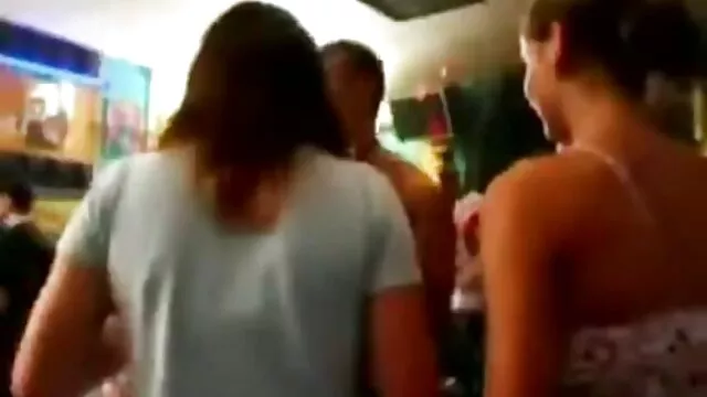 XXX χωρίς εγγραφή  Ζευγάρι με δωρεαν ελληνικα πορνο βιντεο ένα κούτσουρο σεξ με τη γυναίκα που αγαπά τα χύσια στο κρεβάτι