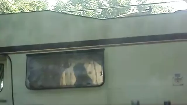 XXX χωρίς εγγραφή  Γυναίκα αθλητής άλμα σε ένα δωρεαν βιντεο πορνο μέλος του εραστή της