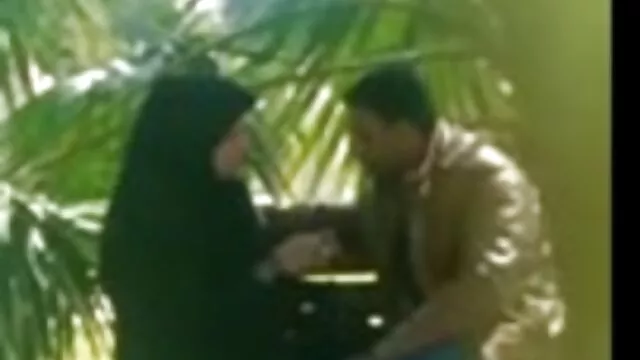 XXX χωρίς εγγραφή  Lovelace έχοντας τη διασκέδαση με τους νέους ομορφιά δίπλα του γκει πορνο δωρεαν ύπνου γυναίκα