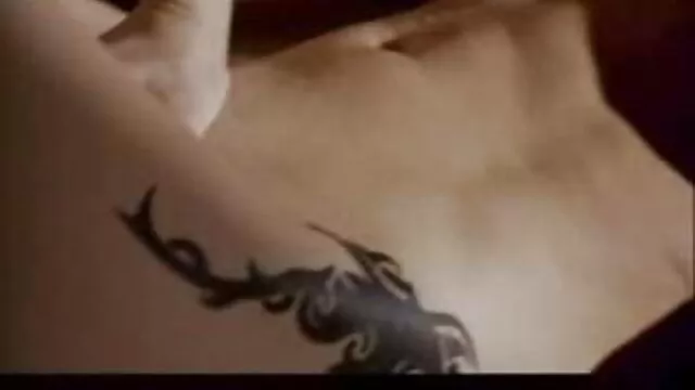 XXX χωρίς εγγραφή  Hahal γκρι γλείφει το μουνί και δωρεα πορνο να αρπάξει μια νεαρή γυναίκα στο τραπέζι