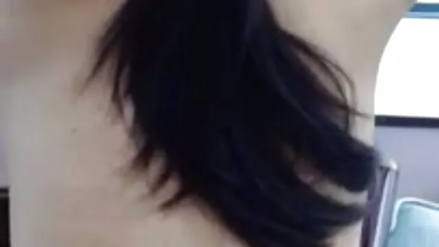 XXX χωρίς εγγραφή  Το δέρμα δωρεαν σκληρο πορνο με ένα τατουάζ ανάμεσα στα στήθη φυτεύεται με ένα γαϊδουράκι στην ανέγερση του επιλεγμένου