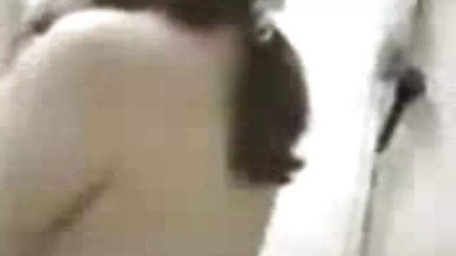 XXX χωρίς εγγραφή  Λεσβία με μαύρα δωρεαν ελληνικα πορνο βιντεο μαλλιά αναρροφάται από στριπτιζέζ στο μπάτσελορ πάρτι