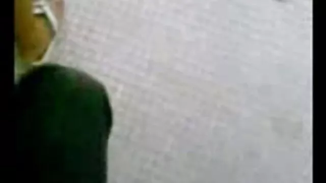 XXX χωρίς εγγραφή  Busty MILF έξω από το μπάνιο και να βοηθήσει το μαλάκα ξύρισμα από το δωρεαν ελληνικο πορνο δρόμο με την Έλσα Jean