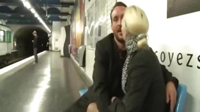 XXX χωρίς εγγραφή  Ώριμα κορίτσια πειράζουν δωρεαν πορνο βιντεοσ τους άνδρες που κοιμούνται και να παραδοθούν σε αυτόν