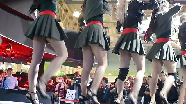 XXX χωρίς εγγραφή  Δύο όμορφες γυναίκες δωρεαν πορνο ταινιεσ μητρια που διασκεδάζουν με τους φίλους τους στο κρεβάτι.