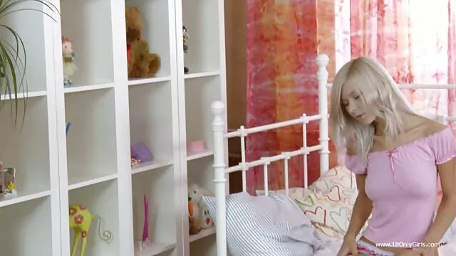 XXX χωρίς εγγραφή  Ο άνθρωπος σε λευκά γάντια γαμημένο έφηβος νεαρός στο δωρεαν πορνο βιντεοσ γκολφ στον κώλο